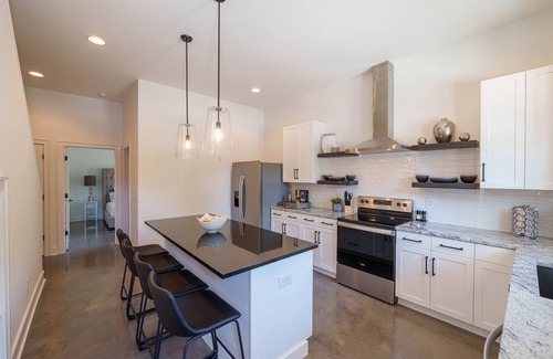 Murfreesboro Condominio | Johnny on Maple.....Luxury with Relaxing Vibes
