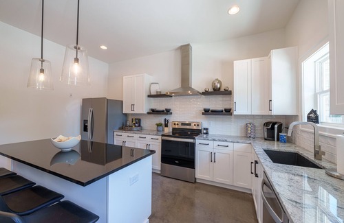 Murfreesboro Condominio | Johnny on Maple.....Luxury with Relaxing Vibes
