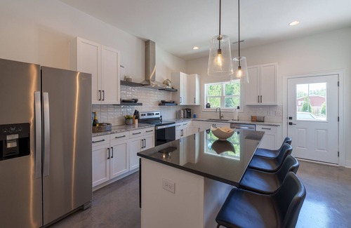Murfreesboro Condominio | Johnny on Maple.....Luxury with Relaxing Vibes
