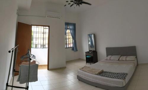 Johor Bahru Casa | Johor Bahru 6 Bedrooms Corner House: Big & Comfort