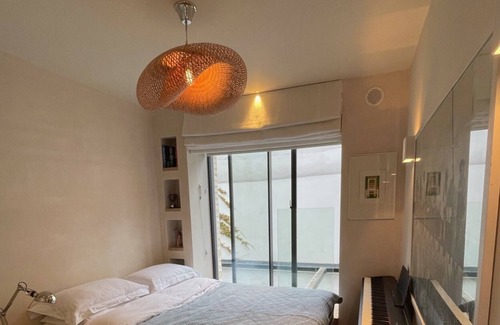 Addison Apartamento | JOIVY Architectural gem w/ pool & terrace in West London