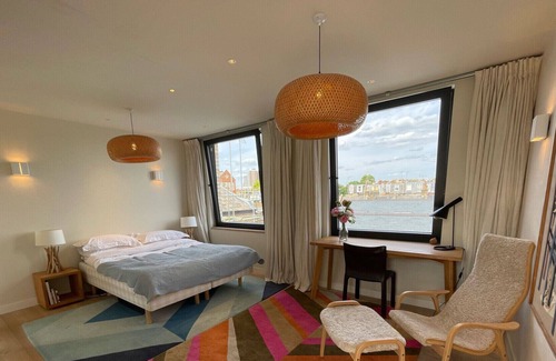 Addison Apartamento | JOIVY Architectural gem w/ pool & terrace in West London