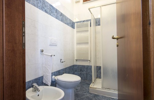 Pisa Apartamento | JOIVY Blue Terraced House