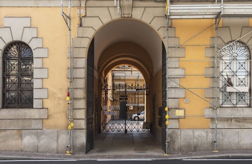 Como Apartamento | JOIVY Charming Flat Near Train Station