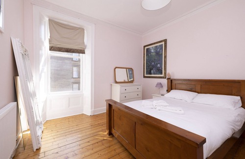 Morningside Apartamento | ALTIDO Gorgeous 1-bed flat with a shared garden
