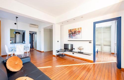 Sturla Apartamento | JOIVY Modern flat next to the sea