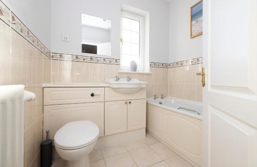 Dunbar Apartamento | JOIVY Modern Flat with Free Parking