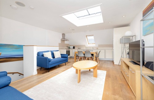 West End Apartamento | JOIVY Quiet Mews Street Apartment in the Heart of Edinburgh