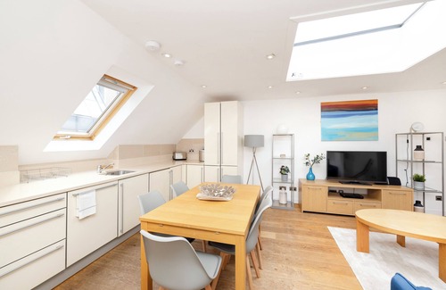 West End Apartamento | JOIVY Quiet Mews Street Apartment in the Heart of Edinburgh