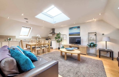West End Apartamento | JOIVY Quiet Mews Street Apartment in the Heart of Edinburgh