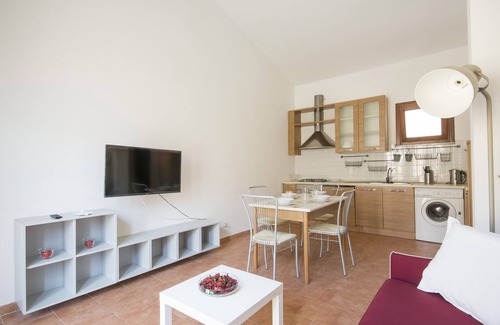Pisa Apartamento | JOIVY Red Terraced Apartment