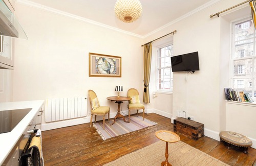 Old Town Apartamento | JOIVY Royal Mile Tower Apartment
