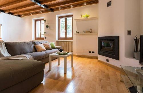 Cernobbio Casa | JOIVY Scenic 2BR Apt with Balcony & Parking