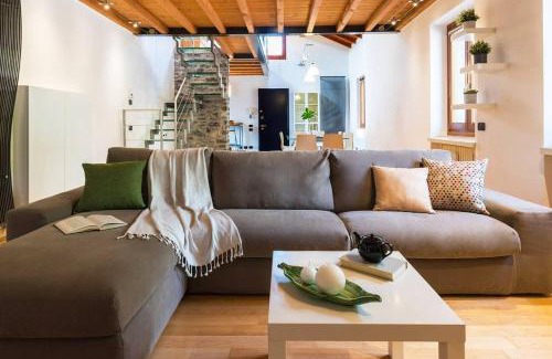 Cernobbio Casa | JOIVY Scenic 2BR Apt with Balcony & Parking