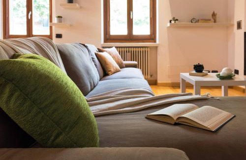 Cernobbio Casa | JOIVY Scenic 2BR Apt with Balcony & Parking
