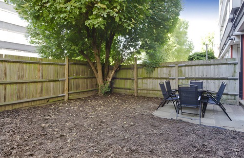 Notting Dale Apartamento | JOIVY Spacious apt w/private yard in Notting Hill