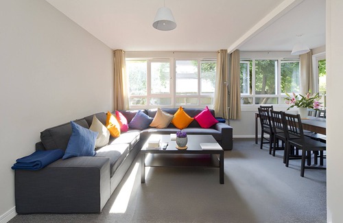 Notting Dale Apartamento | JOIVY Spacious apt w/private yard in Notting Hill
