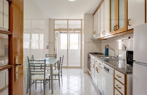 Maia Apartamento | JOIVY Stylish City Centre Flat with Parking