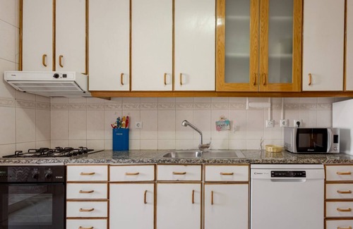 Maia Apartamento | JOIVY Stylish City Centre Flat with Parking