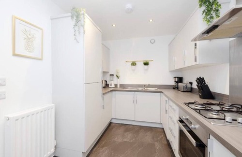 Glasgow Casa | JOIVY Stylish House with Garden