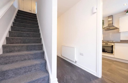 Glasgow Casa | JOIVY Stylish House with Garden