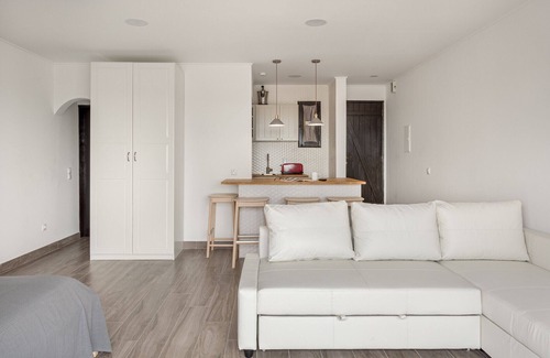 Poco do Mouro Apartamento | JOIVY Superb studio w/patio in Faro