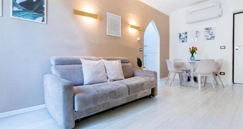Porta Genova Apartamento | JOIVY Vibrant Flat for 4 near parks, in Navigli