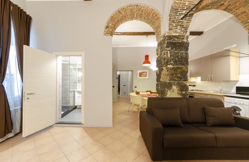 Molo Apartamento | JOIVY Warm Family Flat For 9, Near Porto Antico