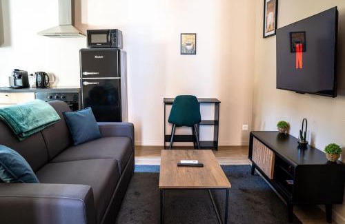Orange Apartamento | Joli Appart deux pièces climatisé à 300m du théâtre Antique