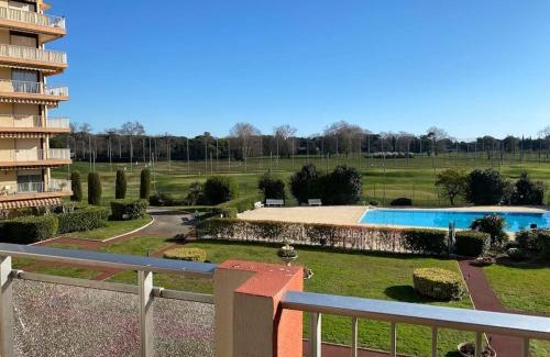 La Napoule Apartamento | Joli appartement calme avec vue piscine