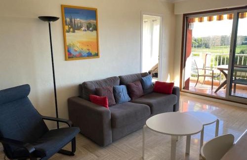La Napoule Apartamento | Joli appartement calme avec vue piscine