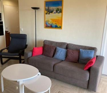 La Napoule Apartamento | Joli appartement calme avec vue piscine