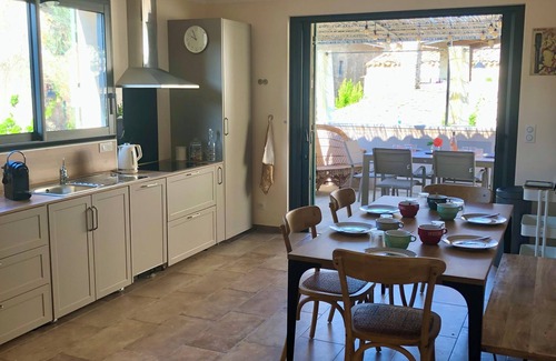 Vallabrix Casa | Joli Gîte 4 , Accessible PMR Près D'uzès, du Pont du Gard, et du Musée Haribo