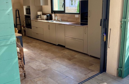 Vallabrix Casa | Joli Gîte 4 , Accessible PMR Près D'uzès, du Pont du Gard, et du Musée Haribo