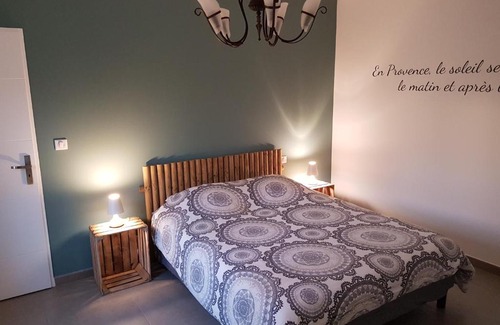 Pelissanne Apartamento | Joli Guest house en Provence avec piscine