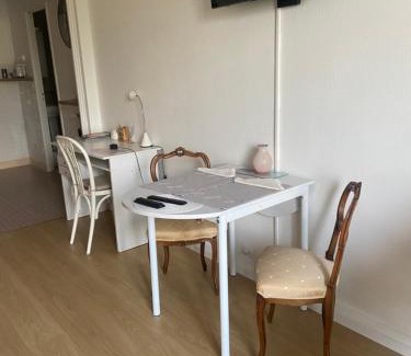 Vendome Apartamento | Joli studio avec balcon