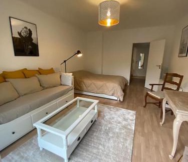 California - Pezou Apartamento | Joli studio calme et central