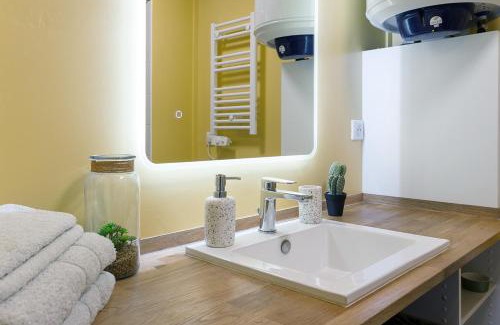 Saint-Joseph de Porterie Apartamento | Joli studio - Parking Privé - WIFI Très Haut Débit - Au calme