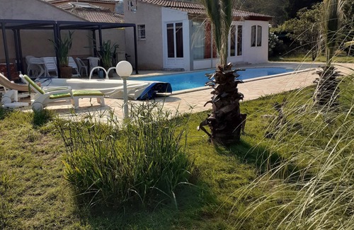 Pignans Casa | Joli T1 Avec Piscine et Parking Privé