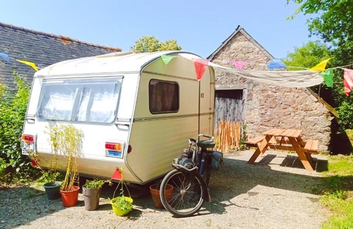 Saint-Brandan Otro | Jolie caravane vintage