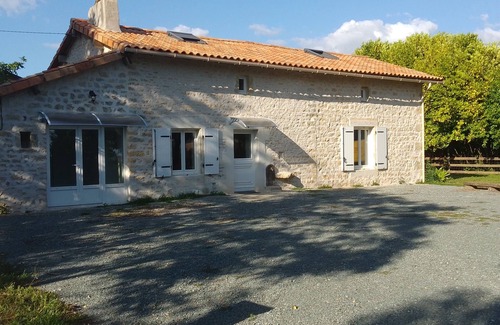 Pamproux Casa | Jolie Longère à la Campagne