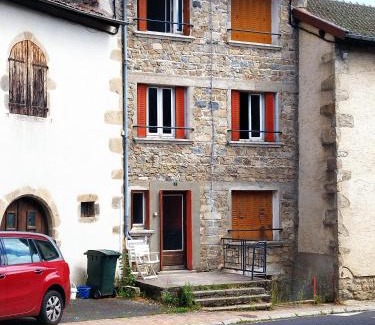 Saint-Amant-Roche-Savine Casa | Jolie maison de bourg tout équipée 10km d'Ambert