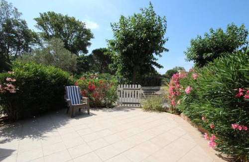 Portiragnes-Plage Villa | Jolie maison de vacances climatisée, WIFI, 2 chambres terrasse parking privatif plein sud dans résidence sécurisée avec piscine commune 800 m de la mer LRCS138