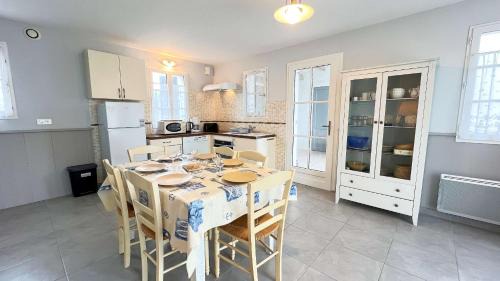 Le Bois-Plage-en-Re Villa | Jolie maison à étage avec jardin et parking privé