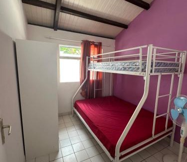 Vieux-Fort Casa | Jolie maison saisonnière en Guadeloupe de 160m2 disposant de 4 chambres 2 toilettes une grande véranda et terrasse