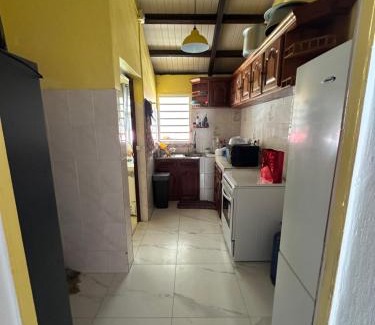Vieux-Fort Casa | Jolie maison saisonnière en Guadeloupe de 160m2 disposant de 4 chambres 2 toilettes une grande véranda et terrasse
