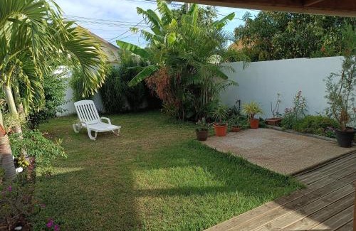 Ravine des Cabris Villa | Jolie maison T3 à St Pierre, 2 chambres avec sdb, grande varangue, jardin