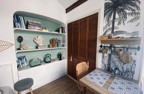 Carqueiranne Apartamento | Jolie studio climatisé avec parking et proche de la mer