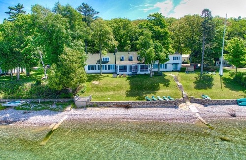 Lake Leelanau Condominio | "Big Blue" Leland Beach Condo en The Jolli-Lodge