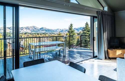 Hanmer Springs Cabaña | Jollies Lodge - Hanmer Springs Townhouse